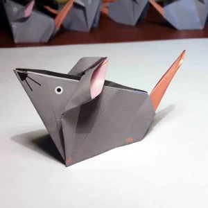 Plantilla de papiroflexia ilustrada del Ratoncito Zori para taller de origami de 50 unidades.